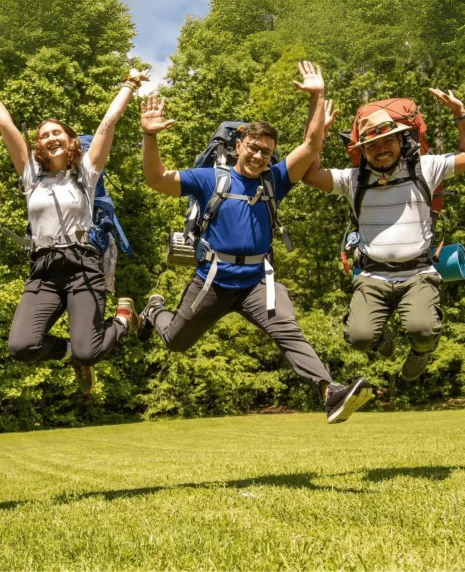 Programa Camp Work Travelmate: jovem liderando atividades em acampamento internacional – intercâmbio de liderança e vivência cultural